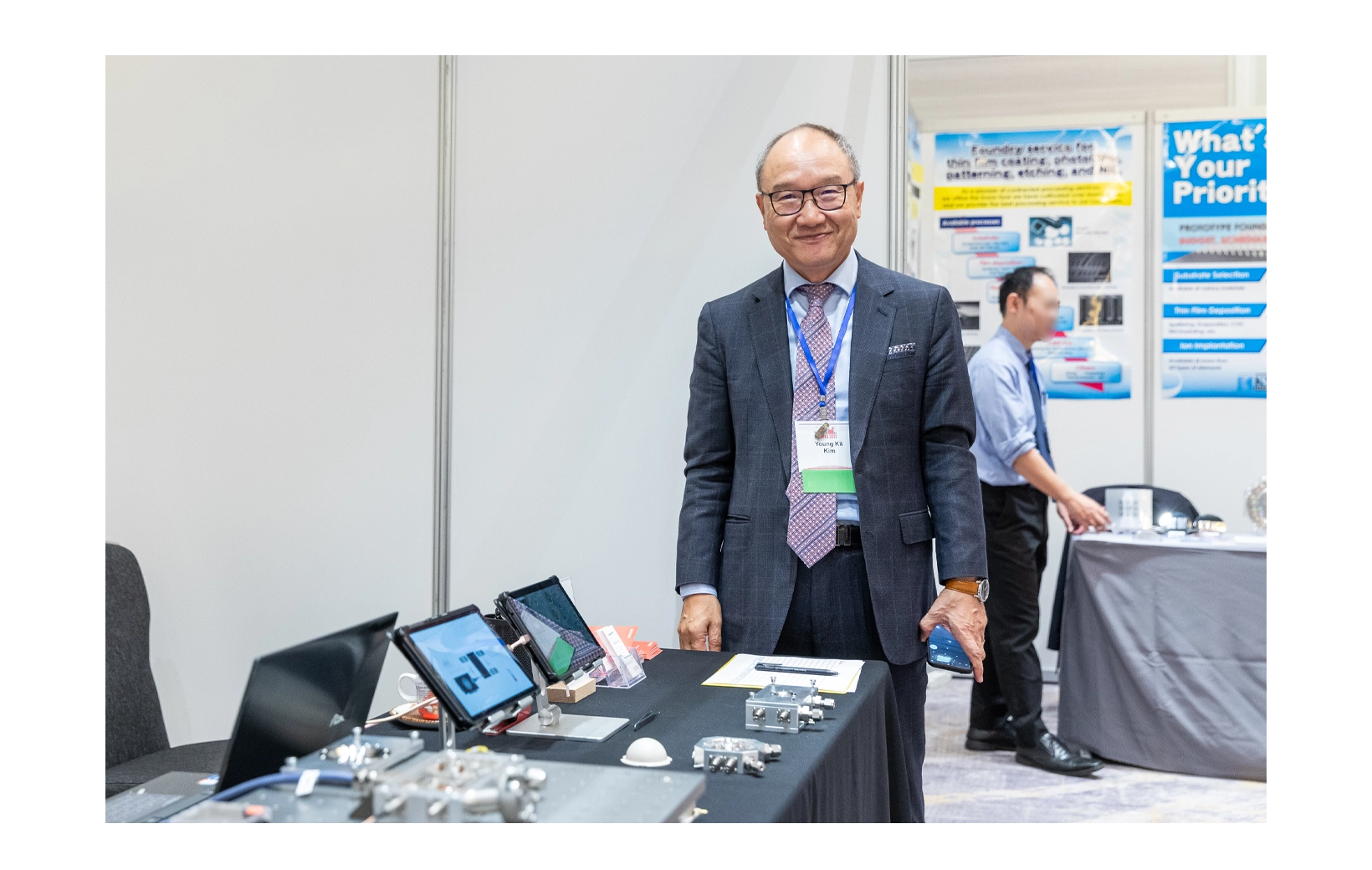 Branch manager explaining MPS at 2023 IEEE Sensors